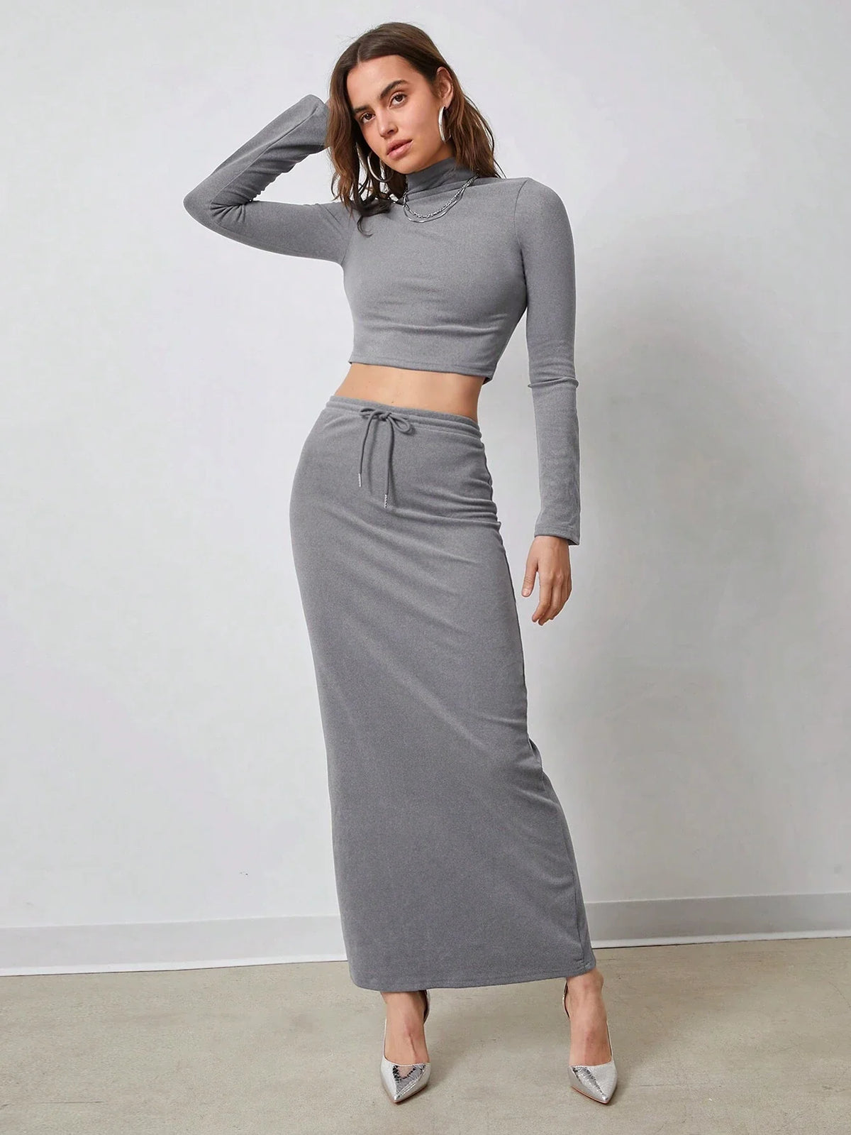 MOCK NECK LONG SLEEVES CROP TEE & DRAWSTRING WAIST LONG SKIRT