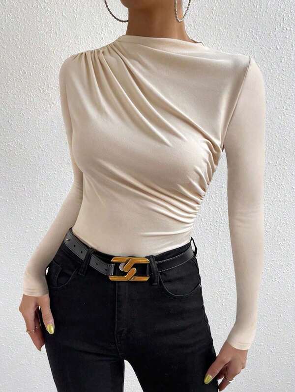 MOCK NECK RUCHED TEE