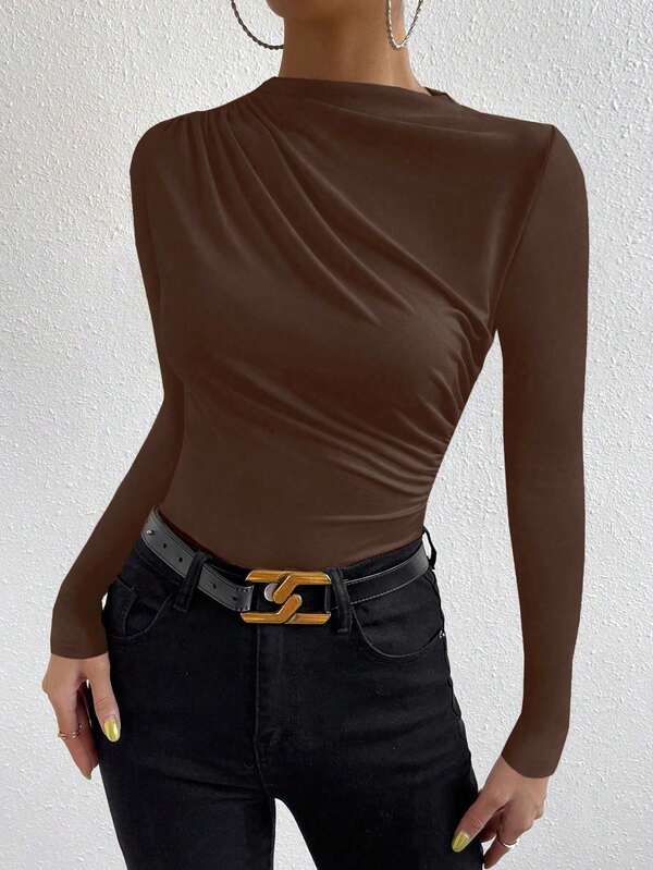 MOCK NECK RUCHED TEE