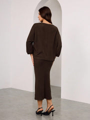 WOMEN BATWING SLEEVE ROUND NECK T-SHIRT AND MID-LENGTH STRAIGHT SKIRT