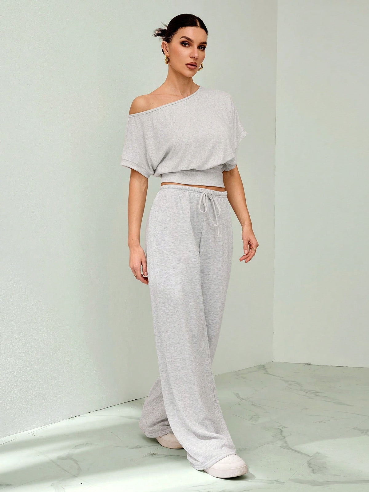 OFF-SHOULDER FITTED TOP AND LOOSE PANTS TWO-PIECE SET