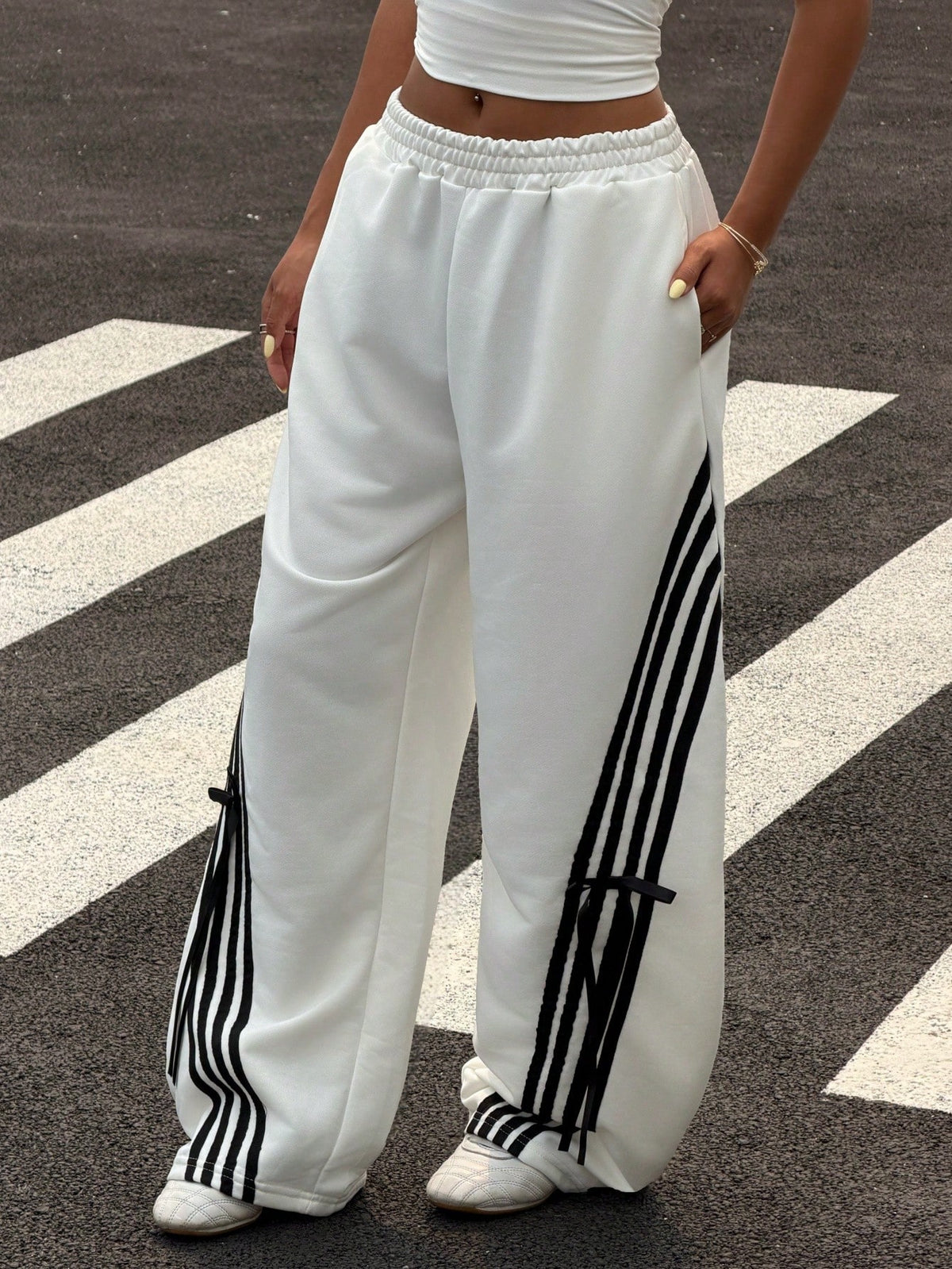 COLOR-BLOCKED STRIPED BOW-TIE WIDE-LEG PANTS