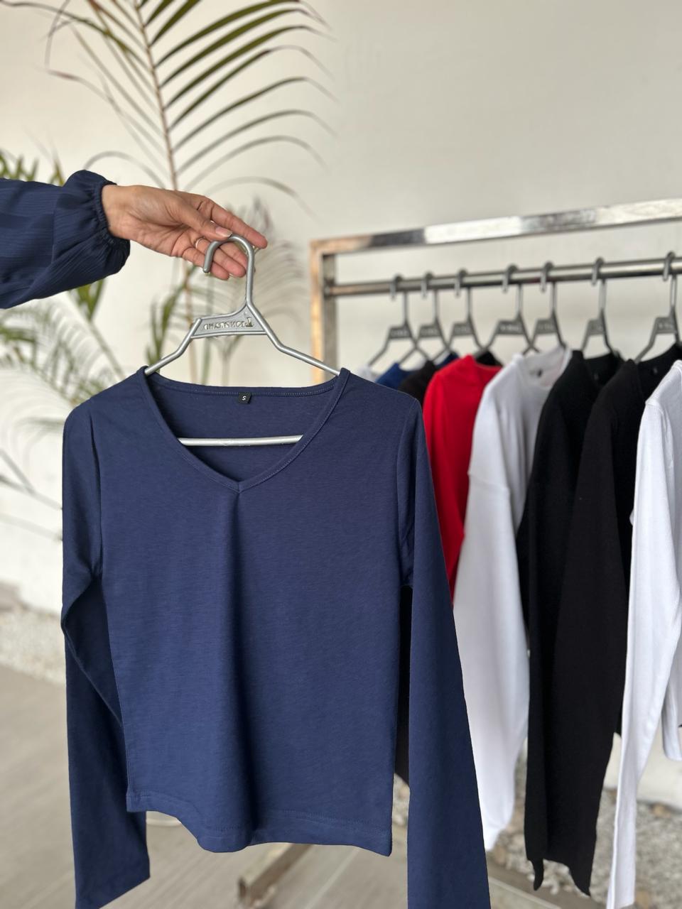 V NECK FORM FITTED SOLID TEE