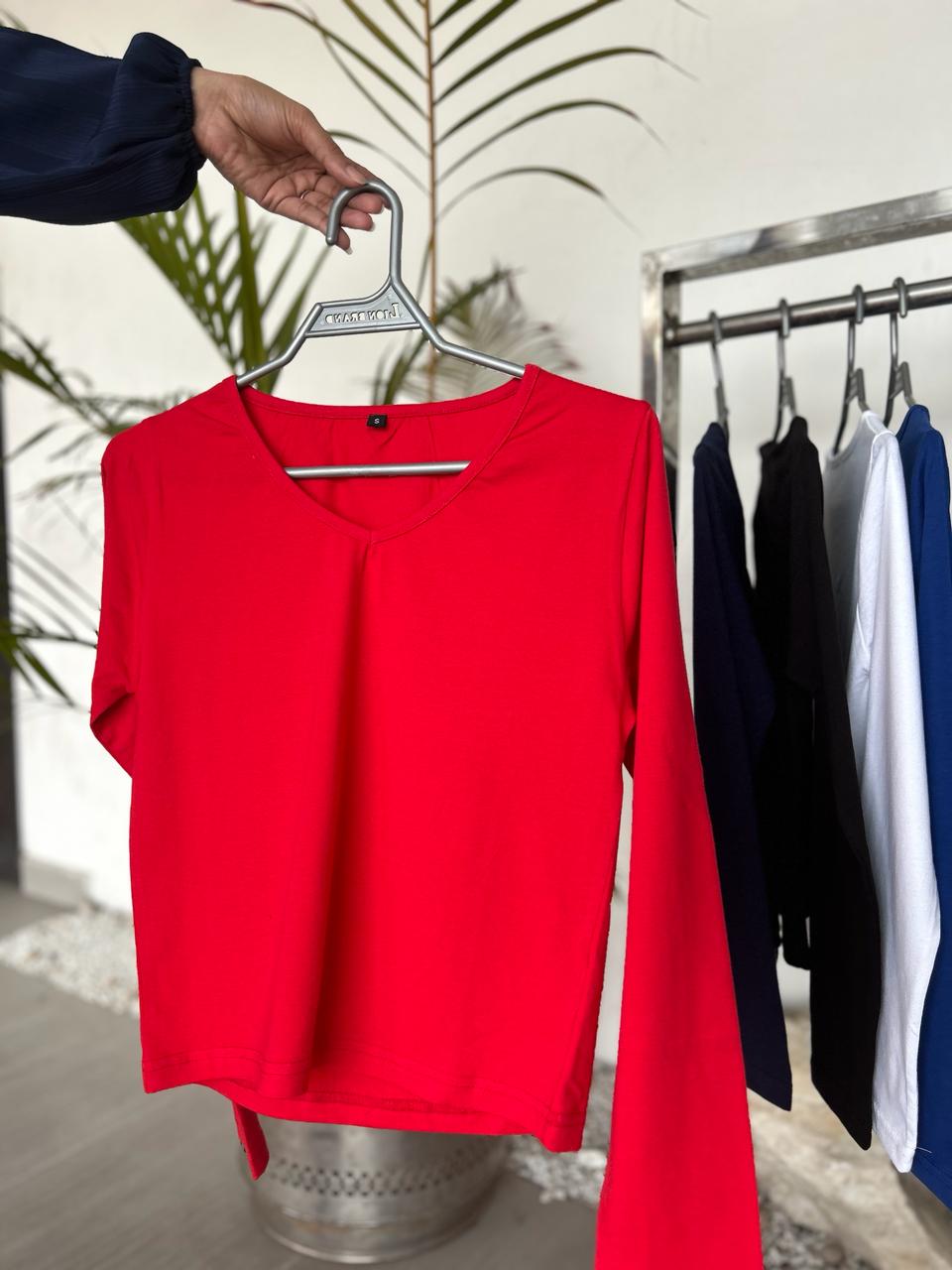 V NECK FORM FITTED SOLID TEE