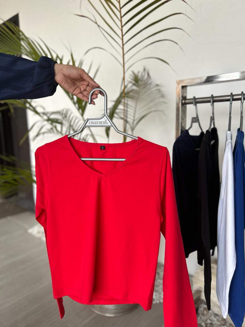 V NECK FORM FITTED SOLID TEE