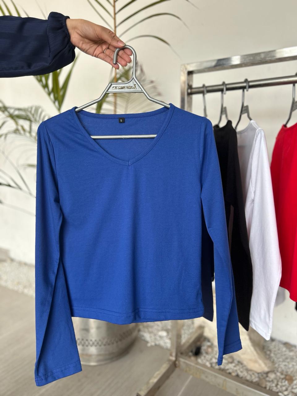 V NECK FORM FITTED SOLID TEE