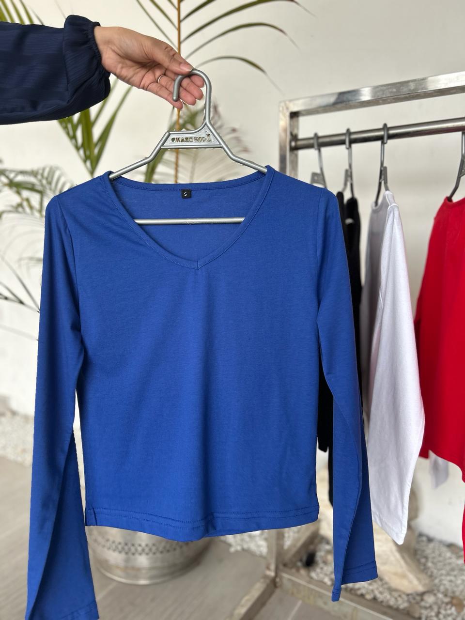 V NECK FORM FITTED SOLID TEE