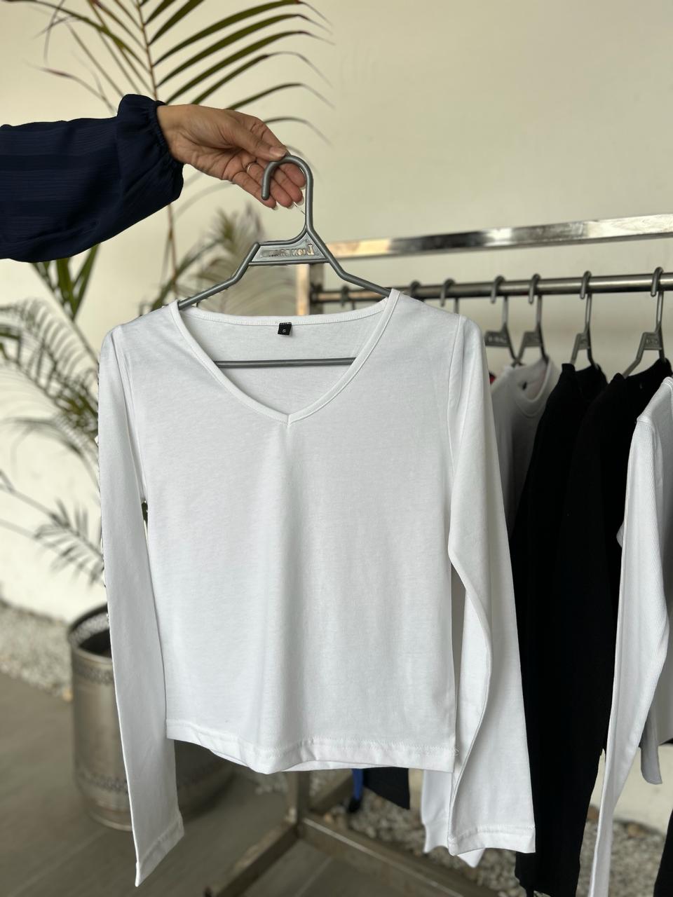V NECK FORM FITTED SOLID TEE