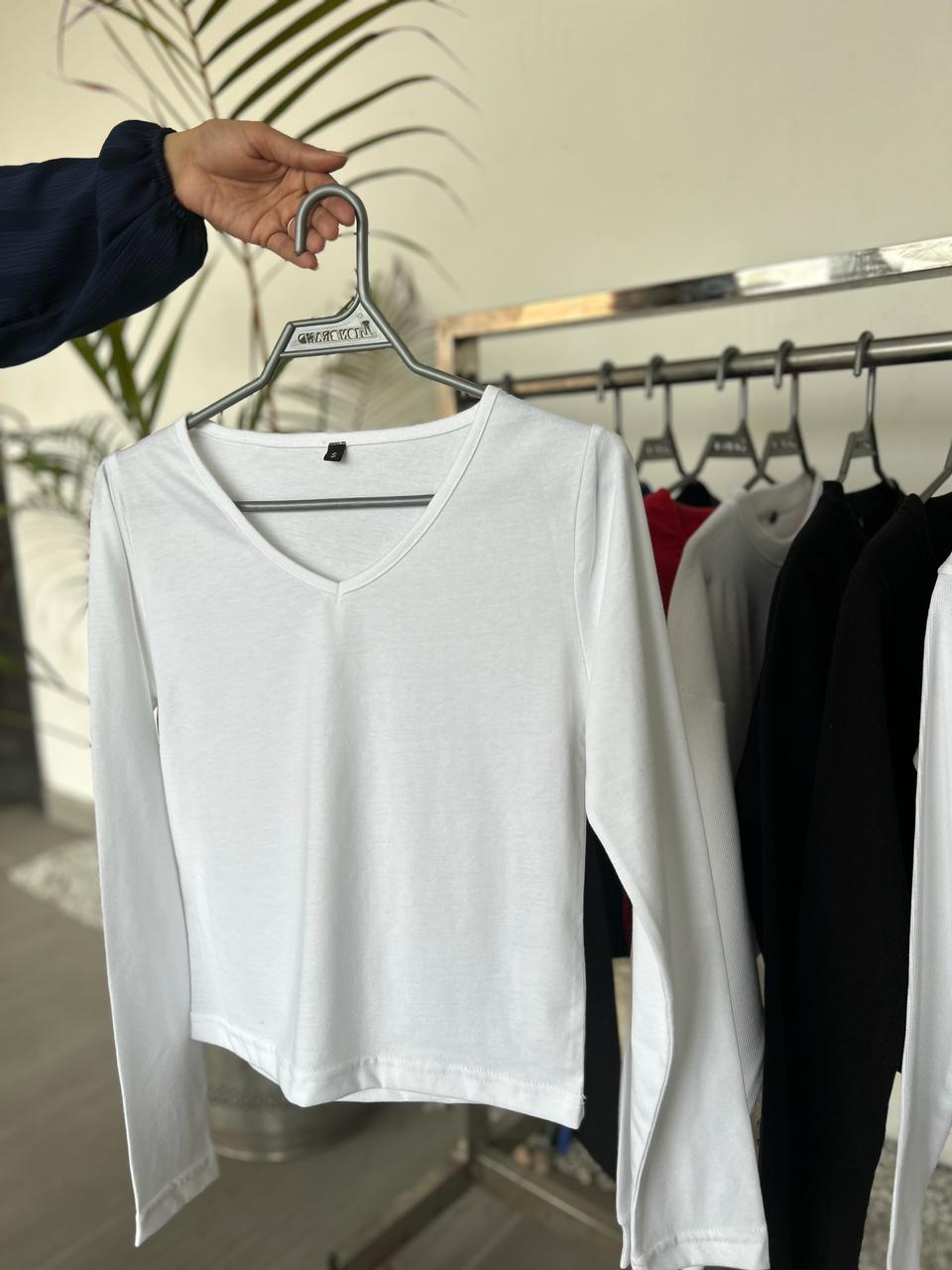V NECK FORM FITTED SOLID TEE