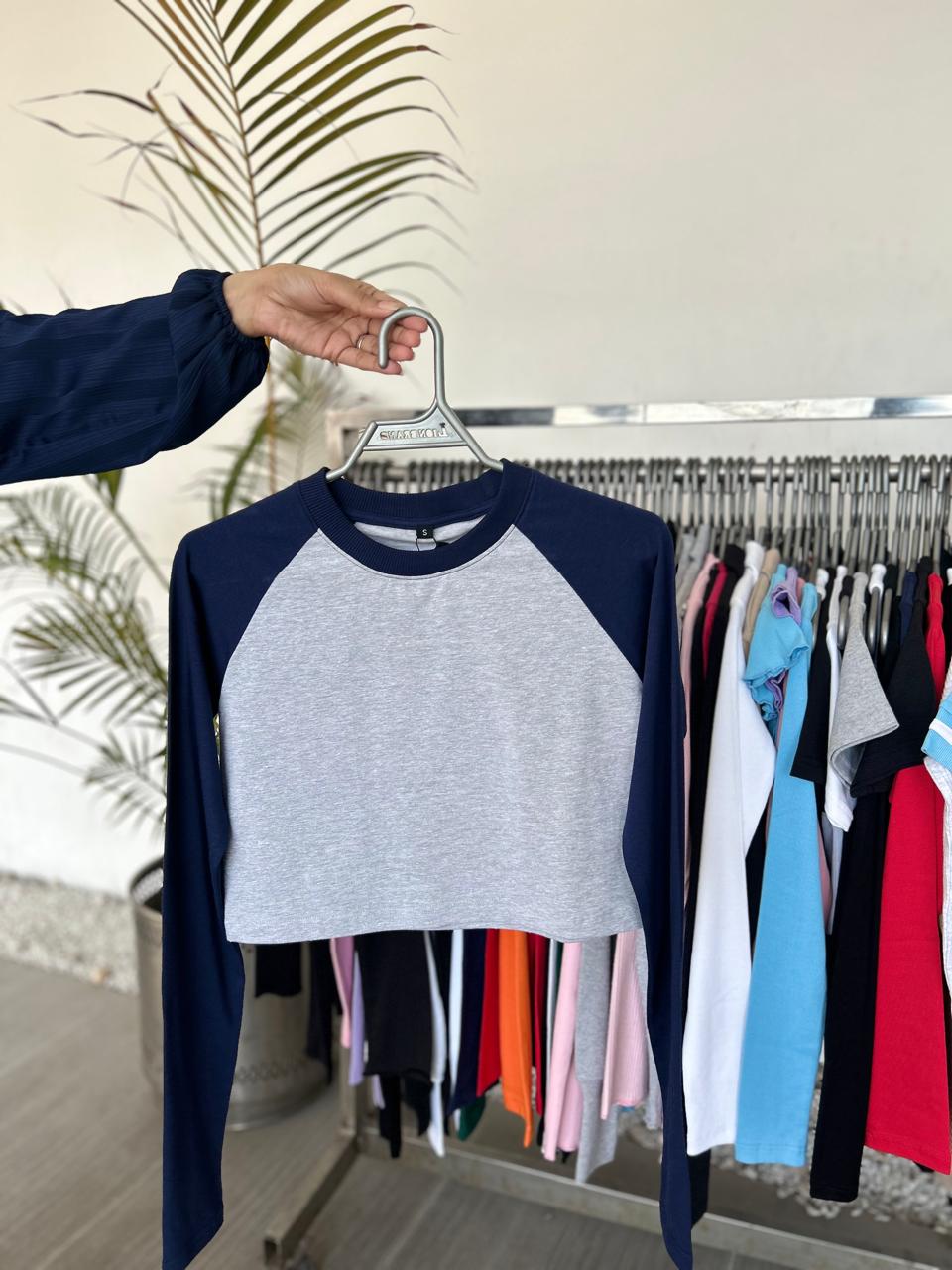 COLOR BLOCK RAGLAN SLEEVE CROPPED T-SHIRT
