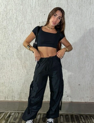 SCOOP NECK SOLID CROP TEE