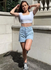 SCOOP NECK SOLID CROP TEE