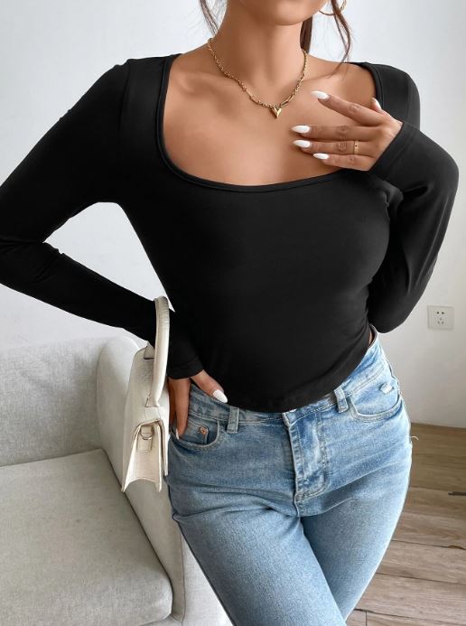 SCOOP NECK CURVED HEM TEE