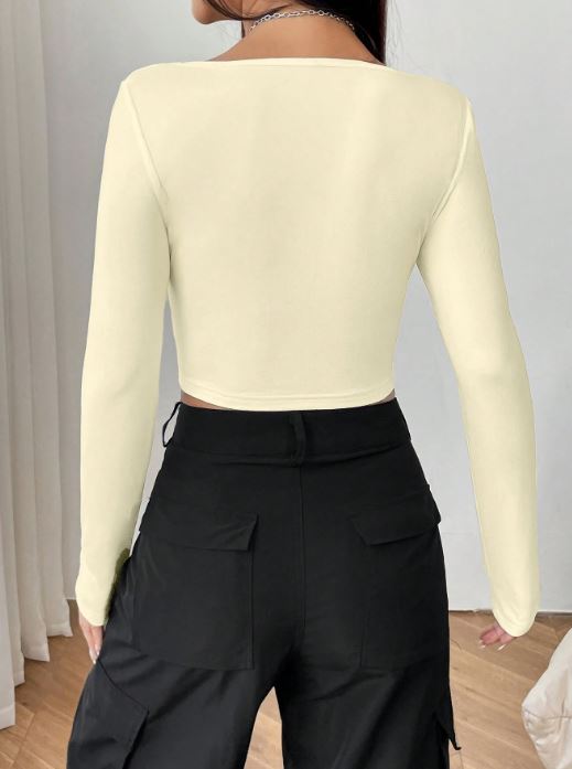 SCOOP NECK CURVED HEM TEE