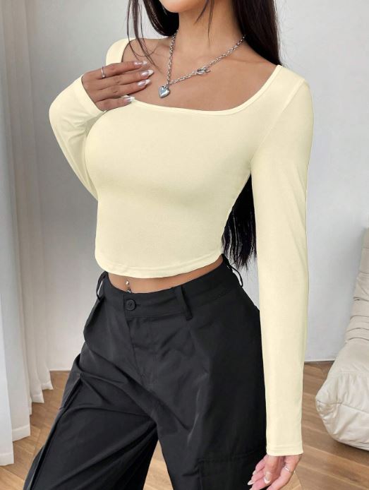 SCOOP NECK CURVED HEM TEE