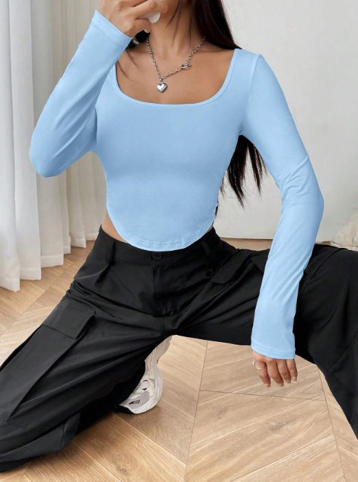 SCOOP NECK CURVED HEM TEE