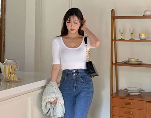 SOLID SCOOP NECK TEE