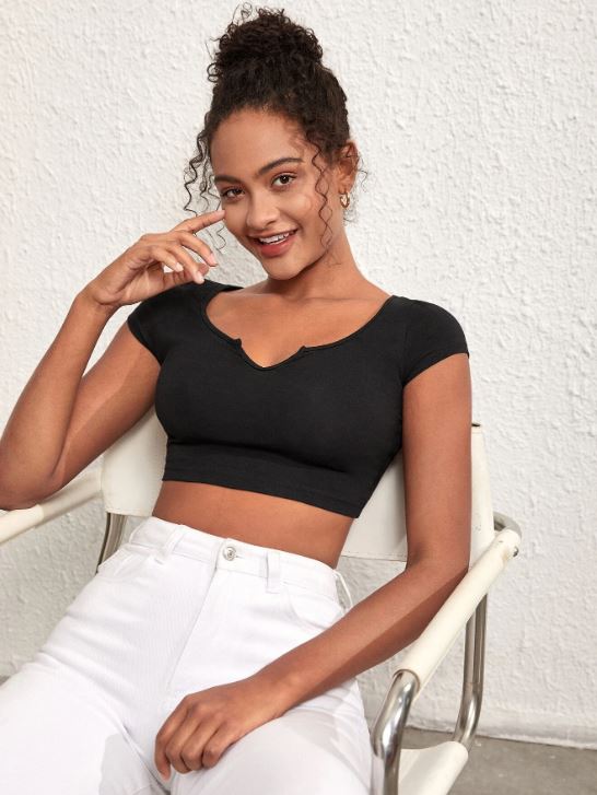 NOTCHED NECK CROP TEE