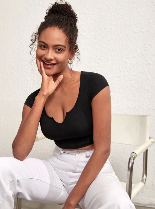 NOTCHED NECK CROP TEE