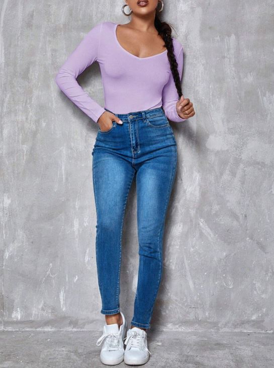 V NECK FORM FITTED SOLID TEE