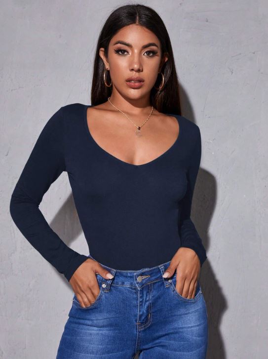 V NECK FORM FITTED SOLID TEE