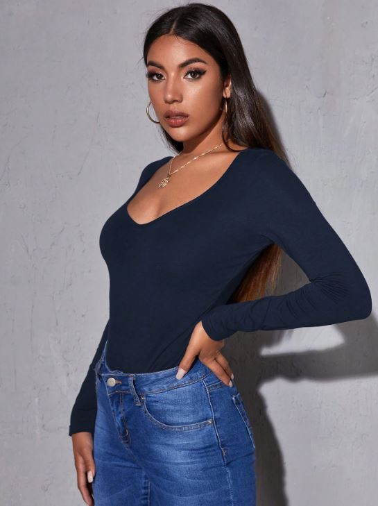 V NECK FORM FITTED SOLID TEE
