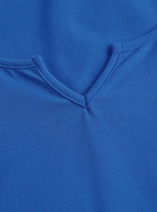 NOTCHED NECK CROP TEE