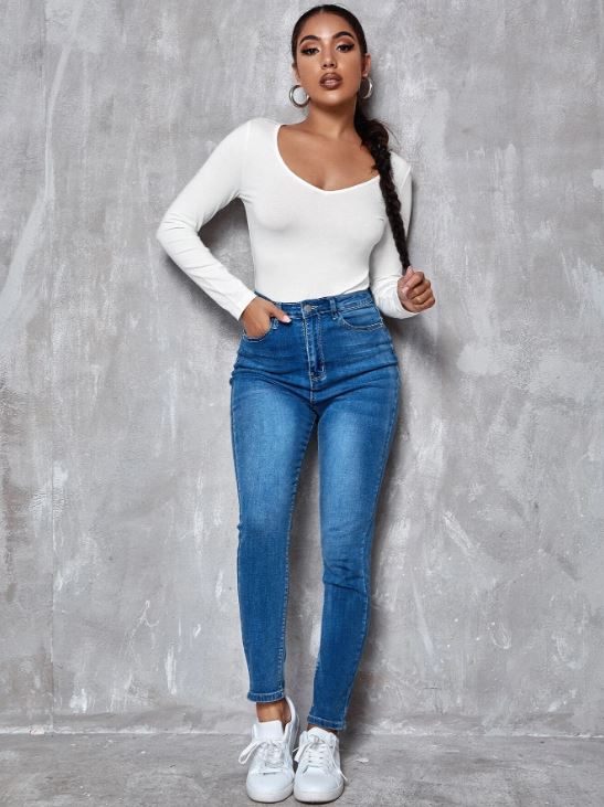 V NECK FORM FITTED SOLID TEE