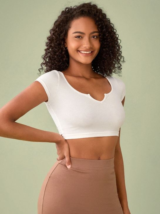 NOTCHED NECK CROP TEE
