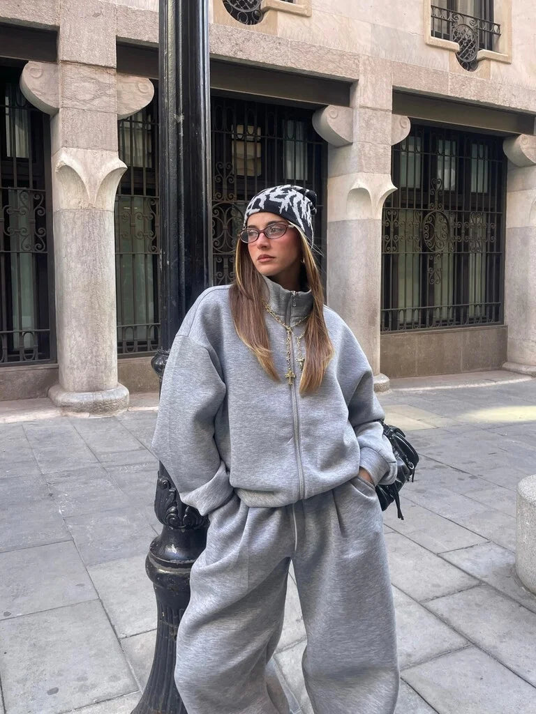 ZIPPER SWEATSHIRT & TROUSER SET